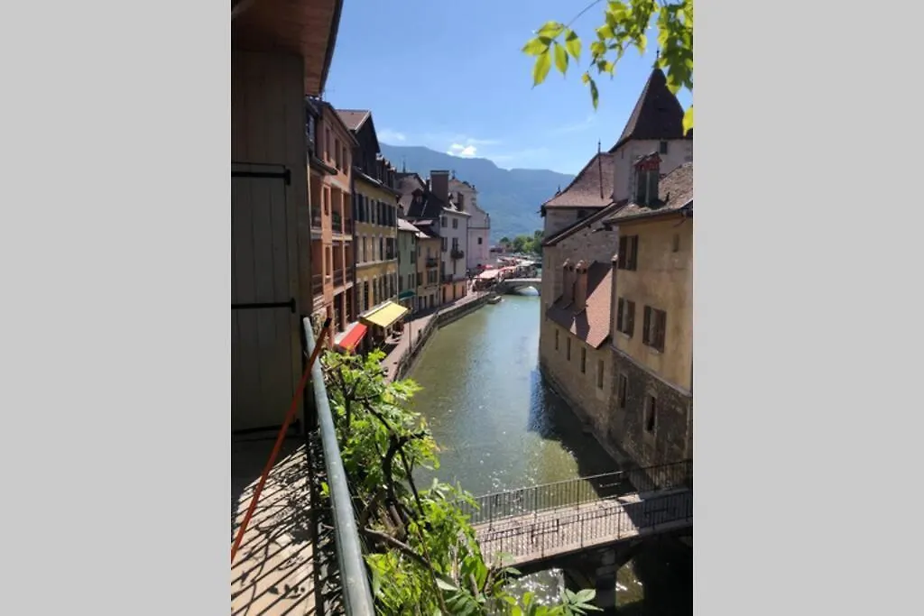 Le Rousseau Apartment Annecy